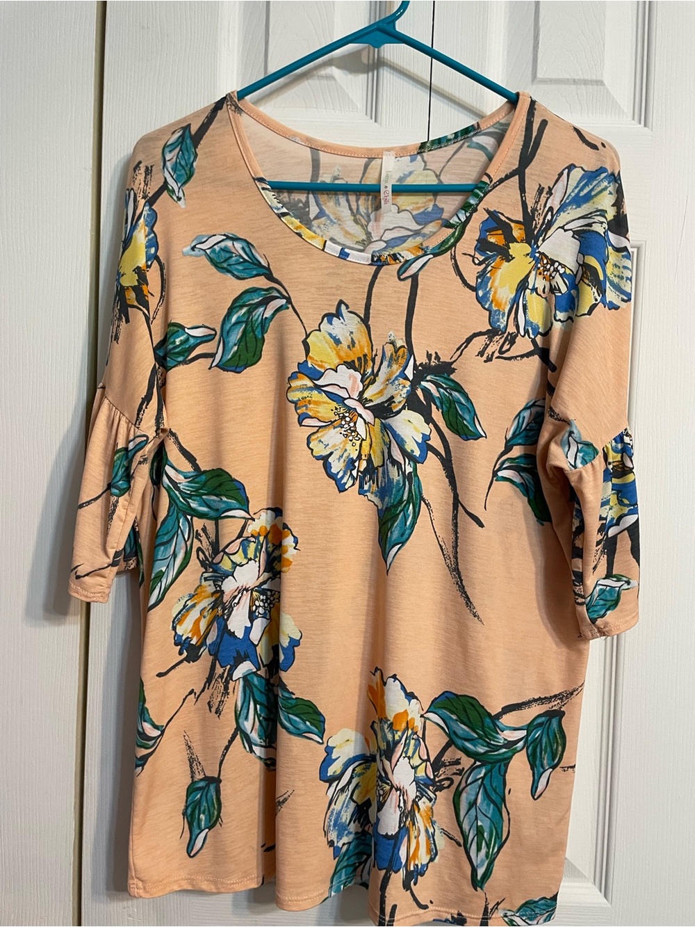 Peach Floral Scoop Neck Tunic with Short Ruched Sleeves